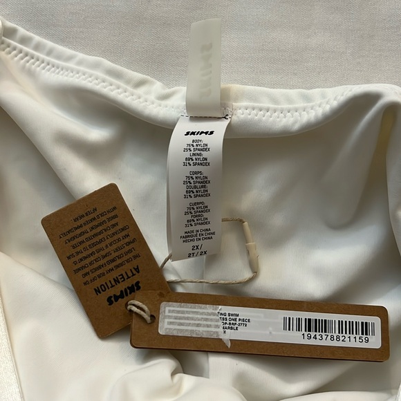 SKIMS SHAPING SWIM STRAPLESS ONE PIECE - Picture 2 of 3